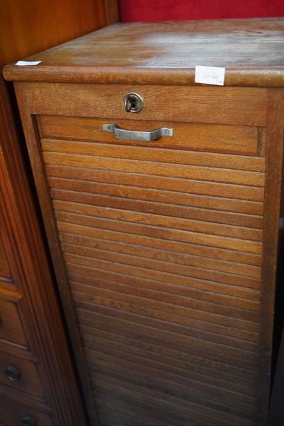 Buffet deux corps et un semainier en bois...