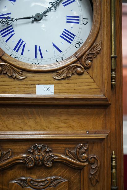 Horloge de parquet en bois verni mouluré...