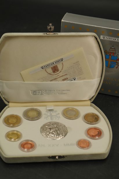7 coffrets euros comprenant Vatican 2003,...
