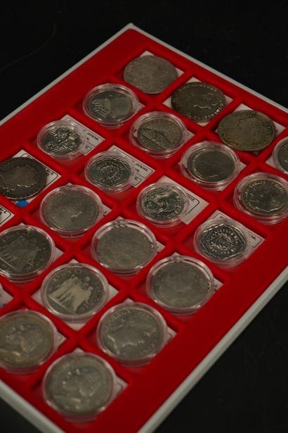 Ensemble de 25 pièces en argent d'un total...