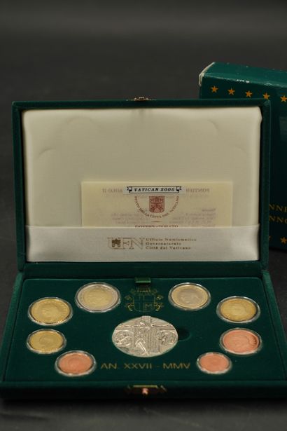 7 coffrets euros comprenant Vatican 2003,...