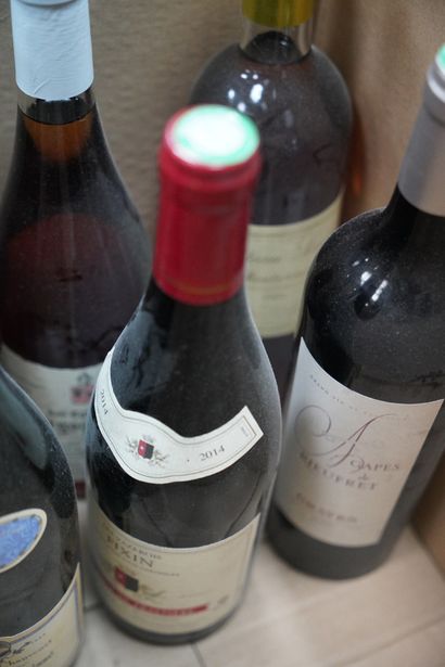 Réunion de bouteilles de vin : Pouilly Fuissé...