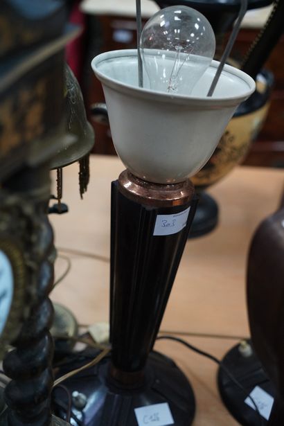 Pendule portique, bois de placage et laiton...