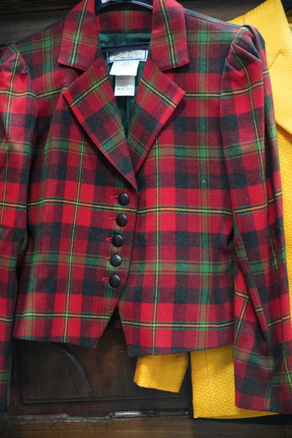 YVES SAINT LAURENT RIVE GAUCHE, Réunion comprenant...