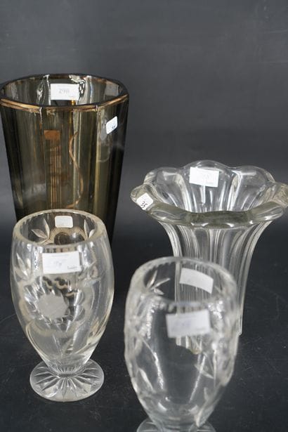 Ensemble de vases en cristal : une paire...