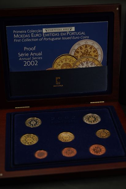 7 coffrets euros comprenant Vatican 2003,...