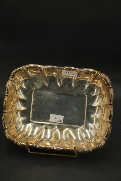 Corbeille en argent à bordure polylobée....