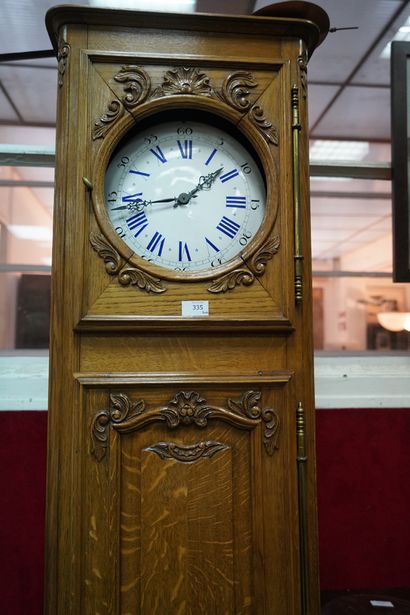Horloge de parquet en bois verni mouluré...