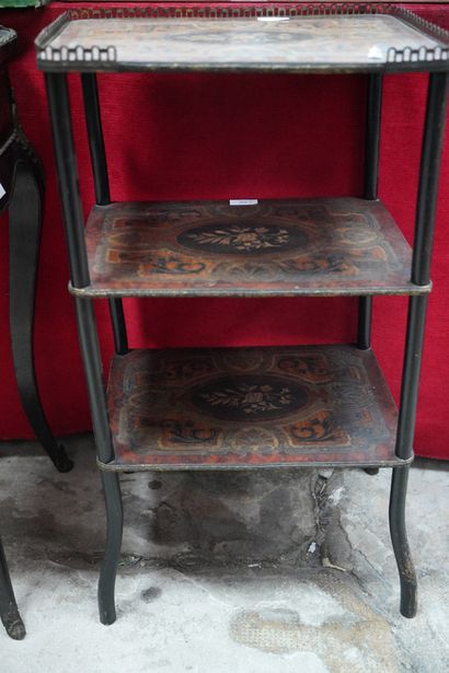 Petite coiffeuse en bois noirci et incrustations...
