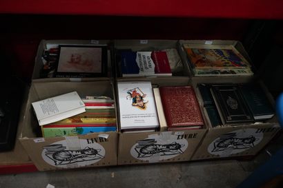 Réunion de bandes dessinées ; livres reliés...