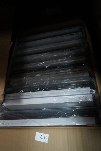 Réunion de caviers bluetooth. 10 cartons...