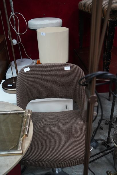 Fauteuil de bureau en métal tubulaire sur...