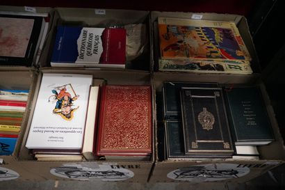 Réunion de bandes dessinées ; livres reliés...