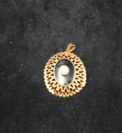 Pendentif, or 18k (750), onyx et perle de...