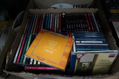 Réunion de DVD et CD. 3 cartons et un coffret...