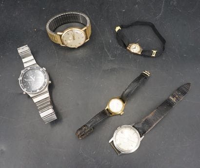 Ensemble de 5 montres bracelet dont LIP,...
