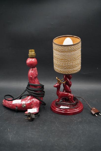 Deux pieds de lampe en faïence et matière...