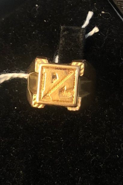 Chevalière, or 18K (750), chiffrée 
