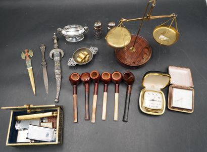Réunion de briquets ; briquet de table ;...