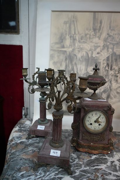 Garniture de cheminée en placage de marbre...