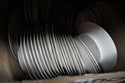 Partie de service de table en porcelaine...