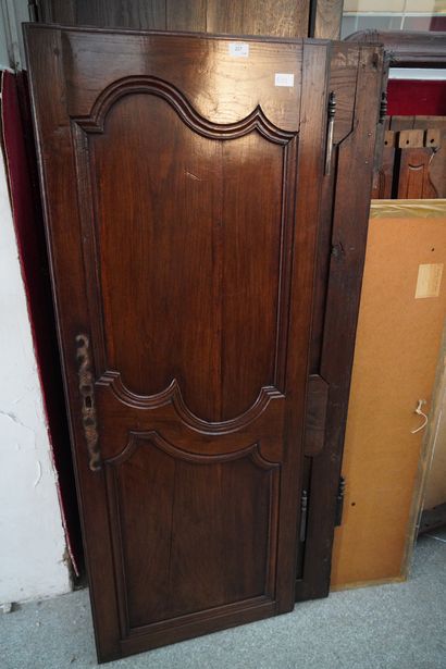 Armoire en bois naturel mouluré, travail...