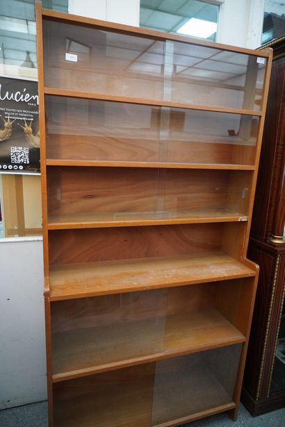 Vitrine en bois plaqué chêne clair et glaces...
