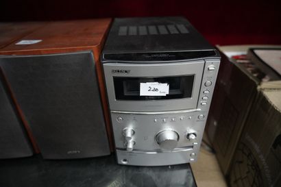 Platine ; mini-chaîne SONY avec des enceintes....
