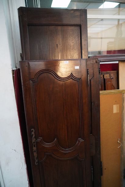 Armoire en bois naturel mouluré, travail...