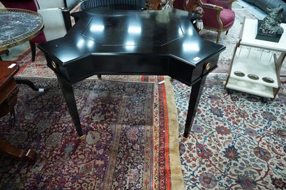 *Table à jeu en bois peint noir à quatre...