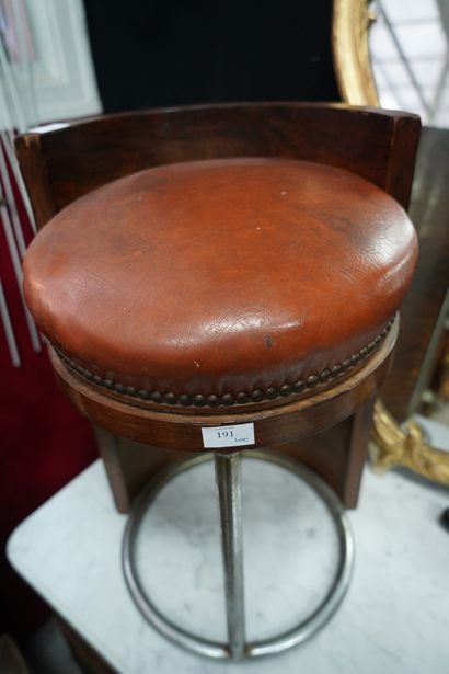 Tabouret en bois et métal chromé, l'assise...