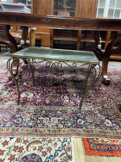 Table basse en fer forgé dans le goût de...