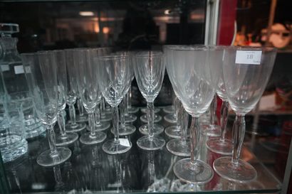 DAUM France. Réunion de 27 verres à pied...