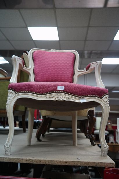 Fauteuil Voltaire en bois naturel mouluré,...