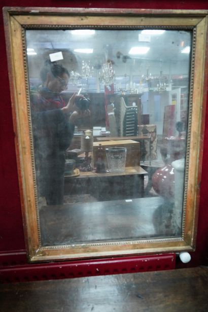 Miroir rectangulaire dans un encadrement...