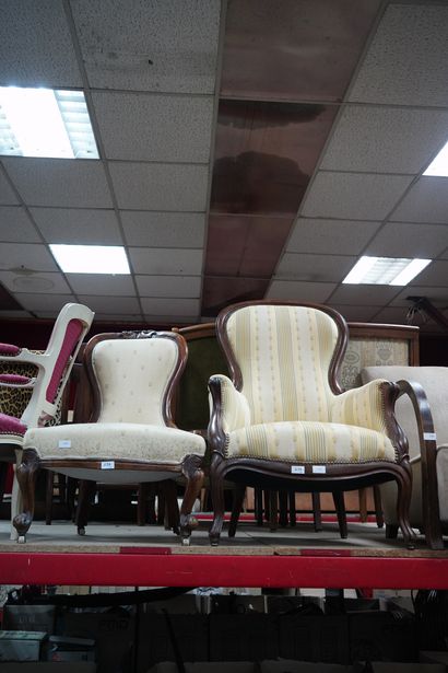 Fauteuil Voltaire en bois naturel mouluré,...