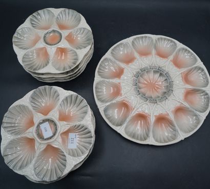 SARREGUEMINES. Réunion de huit assiettes...
