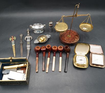 Réunion de briquets ; briquet de table ;...