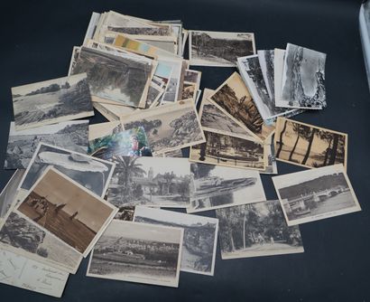 Réunion de cartes postales.