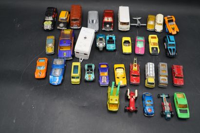 Réunion de voitures miniatures. En l'éta...