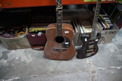 Réunion de disques vinyles, CD, livres courants...