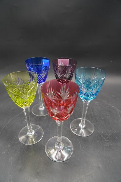 CRITALLERIE DE LORRAINE, Suite de cinq verres...