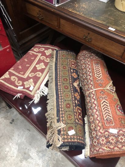 Réunion de tapis et descentes de lit mécaniques,...