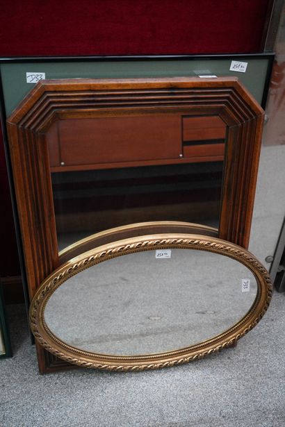 Deux miroirs en bois naturel et bois doré...