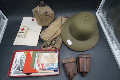 MILITARIA. Casque ; gourde ; insignes ; képis...