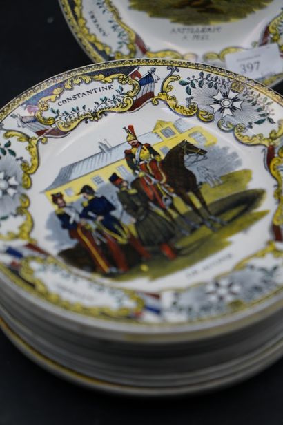 CREIL, suite de 12 assiettes en faïence fine...