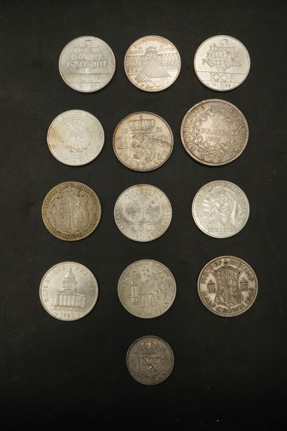 Réunion de 13 pièces en argent dont France,...