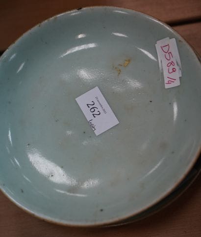 CHINE, XXe. Quatre coupes en porcelaine céladon....