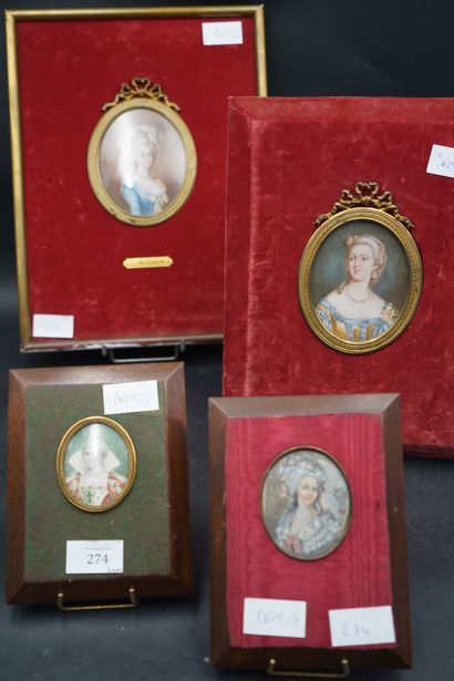 Réunion de quatre miniatures figurant des...