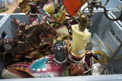 Cinq flacons à liqueur GARNIER en céramique...